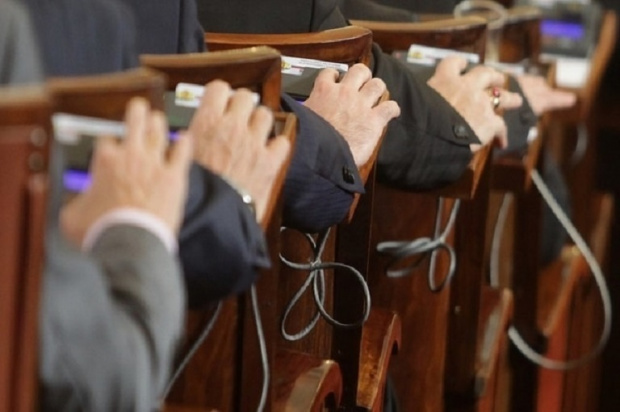 Депутатите приеха окончателно на второ четене актуализацията на държавния бюджет