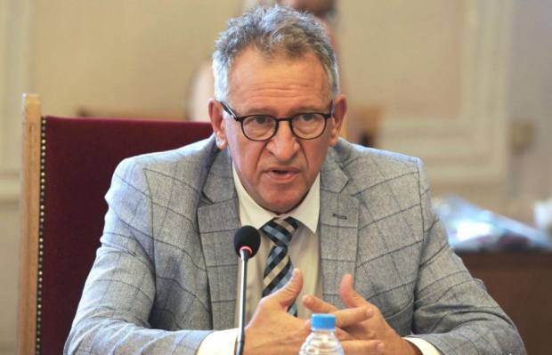 Министърът на здравеопазването д-р Стойчо Кацаров поиска да му бъде
