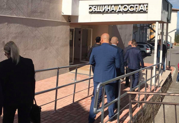 Антикорупционната комисия влезе в Община Доспат научи NOVA от свои
