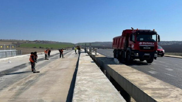 Автомагистрали - Черно море получи част от дължимите им средства