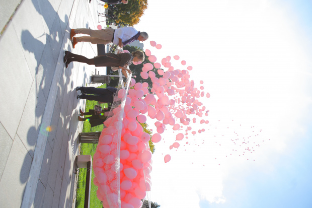 1200 розови балона с хелий бяха пуснати над София днес
