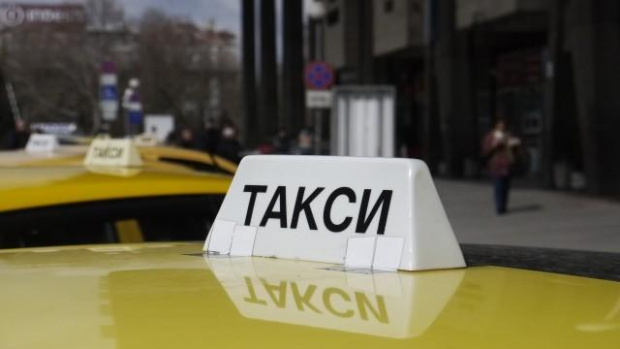 Нов протест на таксиметровия бранш в центъра на София Шофьорите