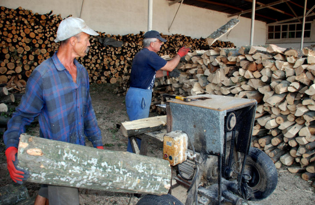 Нови измамни схеми за доставка на изгодни дърва за огрев
