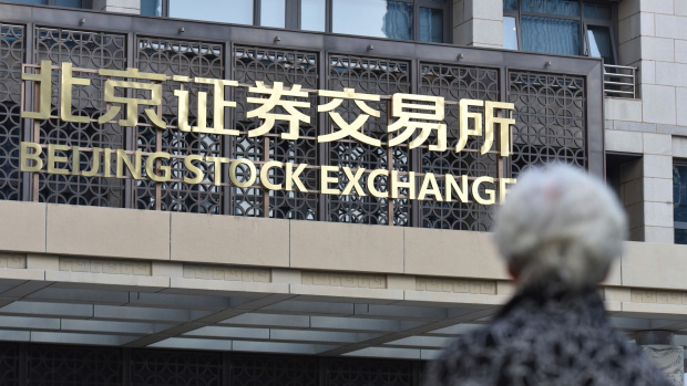 Новосъздадената Пекинска фондова борса днес започна търговия със силен скок