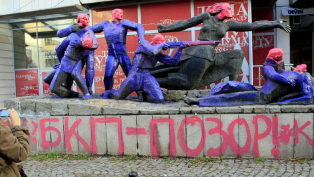 ЕСПЧ защити свободата на протест с боядисания паметник пред БСП: Асен Генов осъди България