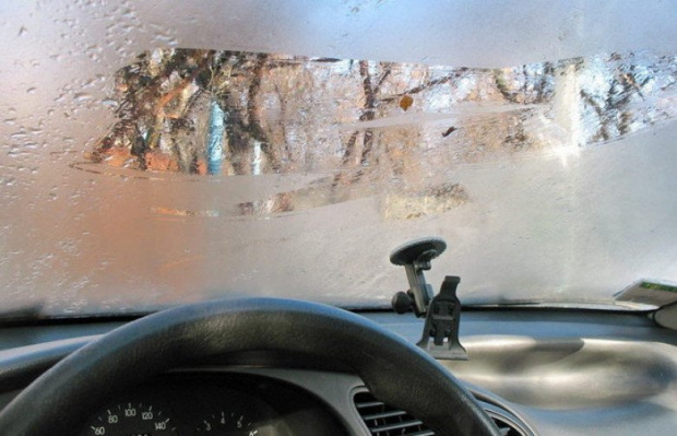 В студеното време едно от предизвикателствата пред шофьорите е влагата