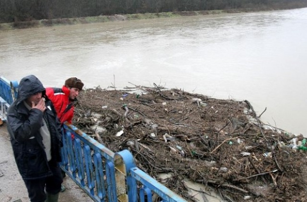 Бедствието в Родопите: 20 села в Смолянско са без ток, в Триград няма вода