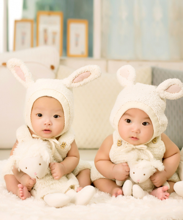 Близнаци се родиха в Съединените щати с 15 минути разлика