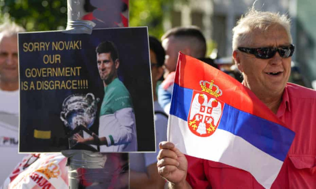 Стотици фенове посрещнаха с бурни аплодисменти Новак Джокович пред сградата
