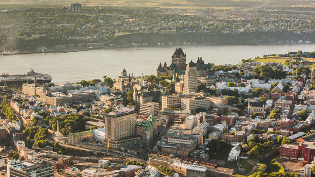 Премиерът на френскоезичната канадска провинция Квебек обяви че пълнолетните  1117 жители
