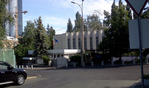 Страната ни има готовност да отзове български дипломати от Украйна