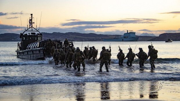 Великобритания и САЩ обсъждат възможността да изпратят по 1000 войници