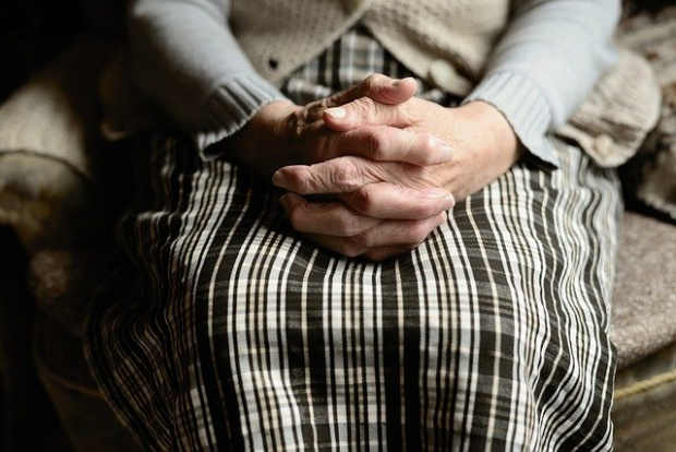 Сега към една история с щастлив край Възрастна жена от Варна загуби пенсията