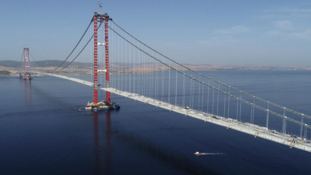 Грандиозният нов мост който ще свързва Европа и Азия над пролива