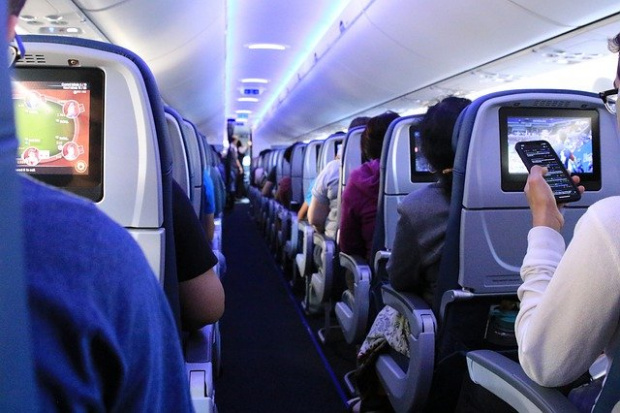 Излита първият самолет по линията София Скопие  Негови пътници ще бъдат министрите