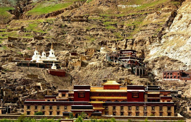 Библиотеката в тибетския манастир Сакя е открита през 2003 г Тя