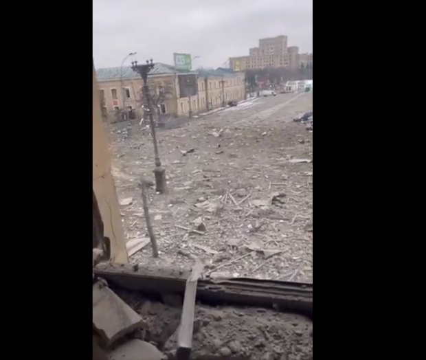 Ракета взриви сградата на областната администрация в Харков, има ранени деца (УНИКАЛНИ ВИДЕА)