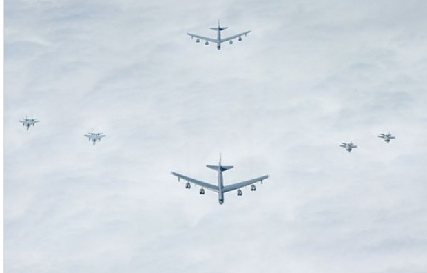 B-52 и F-35 на ВВС на САЩ проведоха рутинна тренировъчна