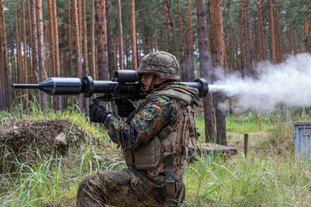 Украинските войници вече са снабдени с немско супер оръжие което