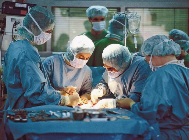 Първият човек на когото бе трансплантирано сърце от генетично модифицирано