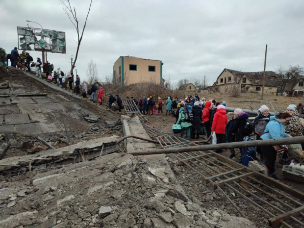 Общо 7 144 души са били евакуирани от четири украински