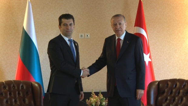 Премиерът Кирил Петков разговаря с турския президент Реджеп Тайип Ердоган