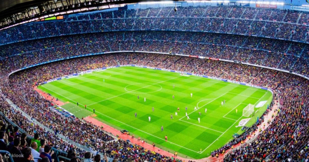 Стадионът на Барселона Камп Ноу вече ще носи името Спотифай