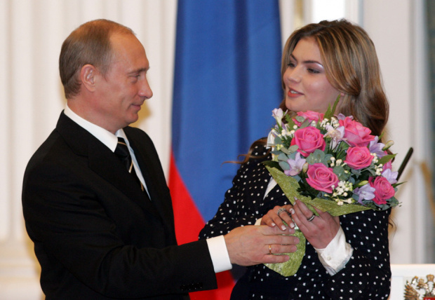 Любовницата на руския президент Владимир Путин Алина Кабаева е изправена