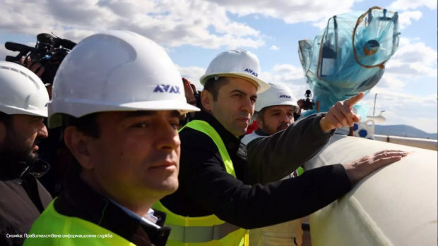 Министър председателят Кирил Петков инспектира изграждането на междусистемната газова връзка Гърция България