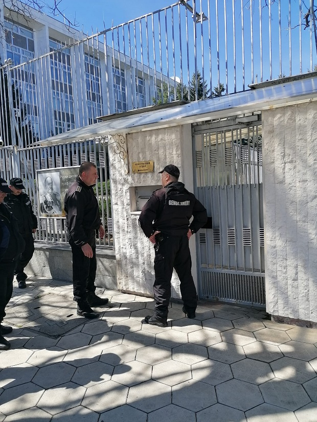 Арман Бабикян и Николай Хаджигенов бяха задържани и отведени в Първо