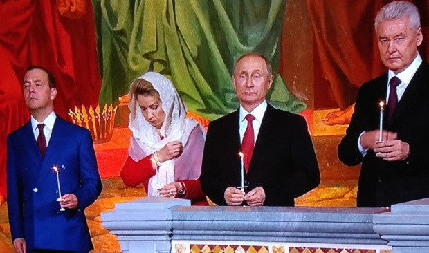 Президентът на Русия Владимир Путин присъства на Великденска служба отслужена