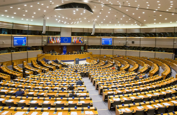 Европейският парламент призова всички страни от ЕС да наложат ембарго