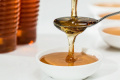 Учени: Медът е по-добър от антибиотиците при настинки
