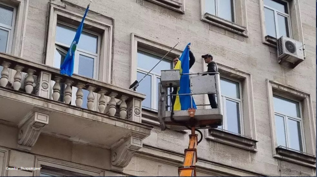 Възраждане София свали знамето на Украйна от сградата на