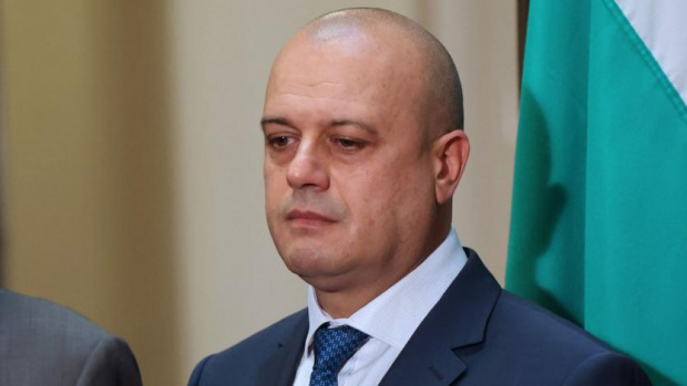 Министърът на туризма Христо Проданов е освободил вчера трима ключови