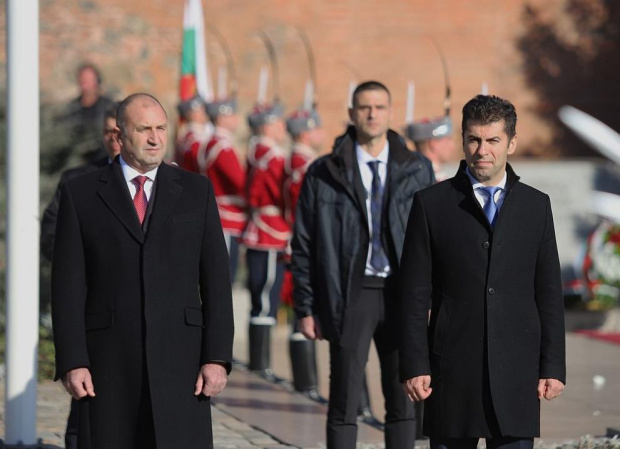 В свое видеообръщение премиерът Кирил Петков призовава президента Румен Радев да свика Консултативен