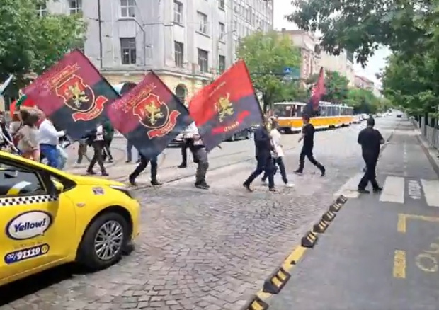 ВМРО блокира бул. „Дондуков“ пред КЕВР: Не обричайте българите на бедност! (ВИДЕО)