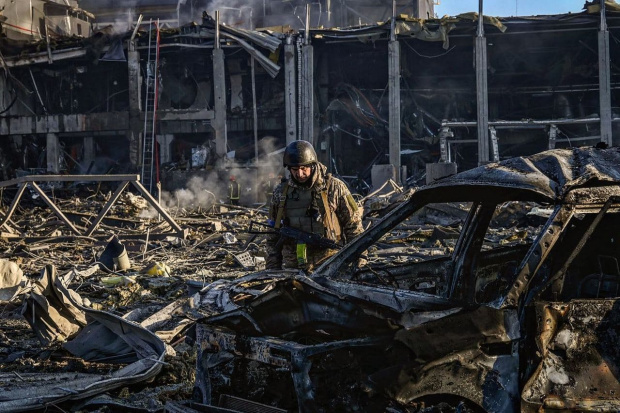Руските военни засилиха атаката си срещу украинския град Северодонецк, след