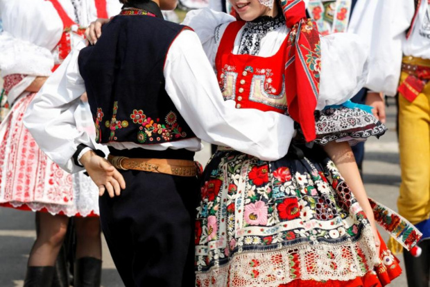 Националният фолклорен фестивал  Любимото ми хорце  ще събере в Плевен тази събота около 700 танцьори от