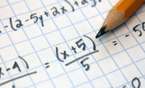 Гаф с формулите на външното оценяване по математика удължи изпита