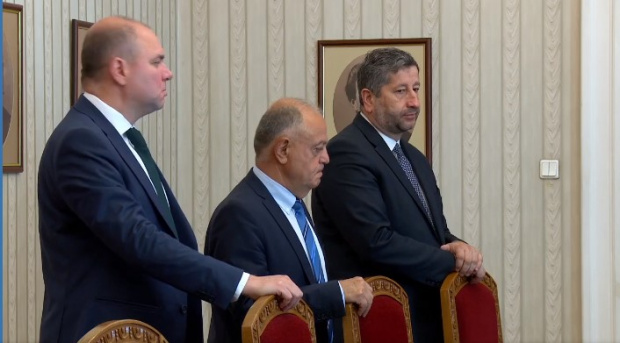 Президентът Румен Радев провежда консултации с парламентарно представените партии преди