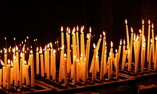 Църковните свещи поскъпнаха двойно  Най популярната от 40 стотинки вече се