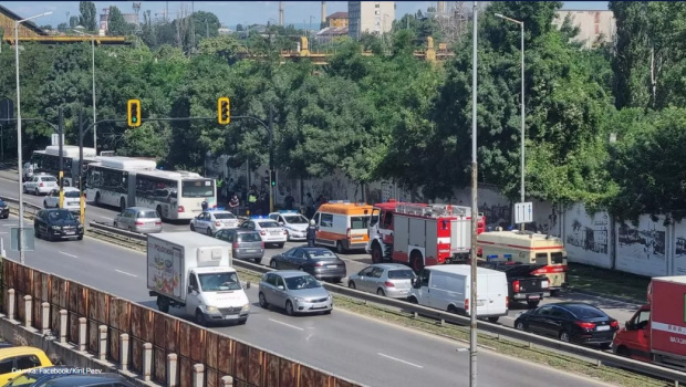 Два автобуса на градския транспорт се удариха в София. Инцидентът се