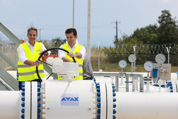 През следващия месец азерският газ ще потече по Междусистемната газова връзка