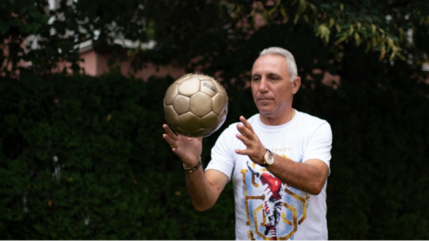 Легендата на българският спорт Христо Стоичков пристига в България и