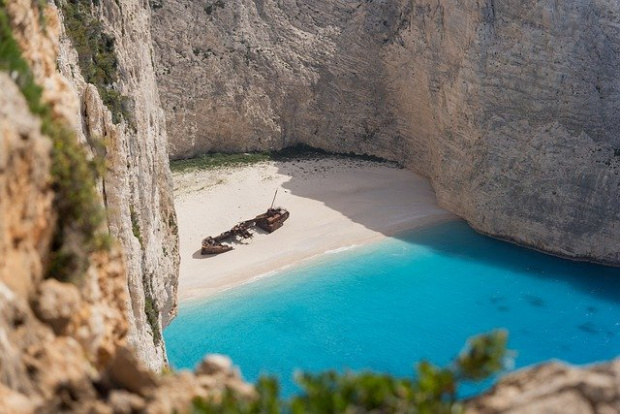 Грция забрани влизане в морето на 12 плажа в област