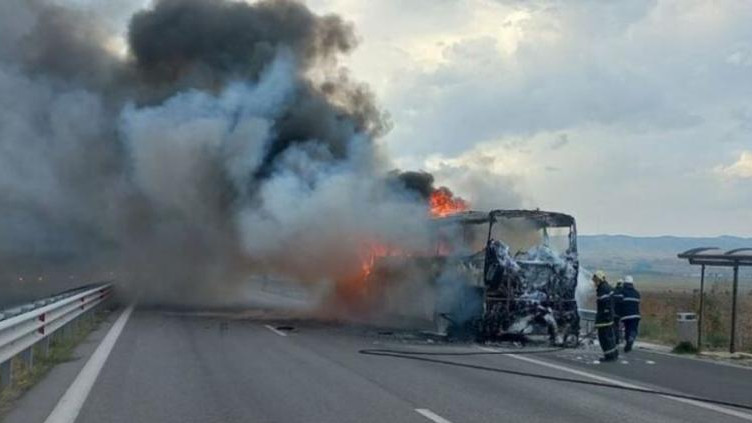 Горящ автобус затвори АМ „Тракия” край Бургас