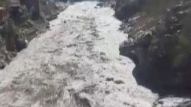 Над 1000 души са блокирани от наводнение в Долината на смъртта