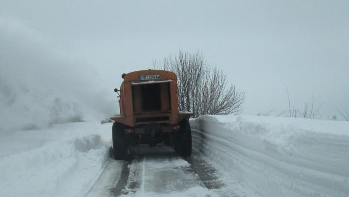 Няма опасност България да остане без зимно почистване на пътища