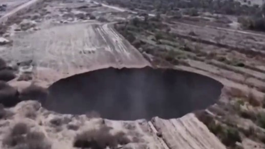 200 метра в земята: Мистериозна дупка се появи в Чили